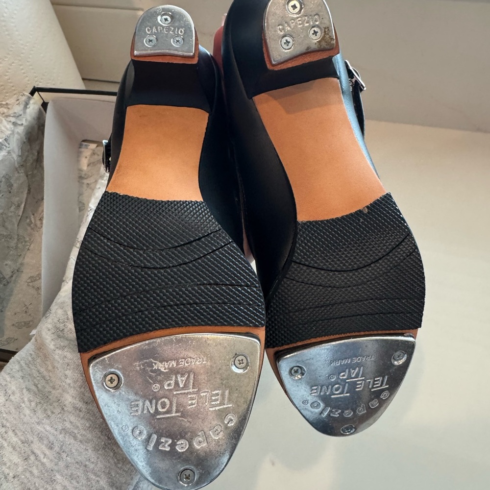 Capezio Black Tap - Girls Shoes 6 M! - Picture 2 of 12